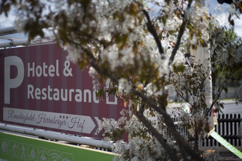 Rennsteighotel Herrnberger Hof Neuhaus am Rennweg Esterno foto
