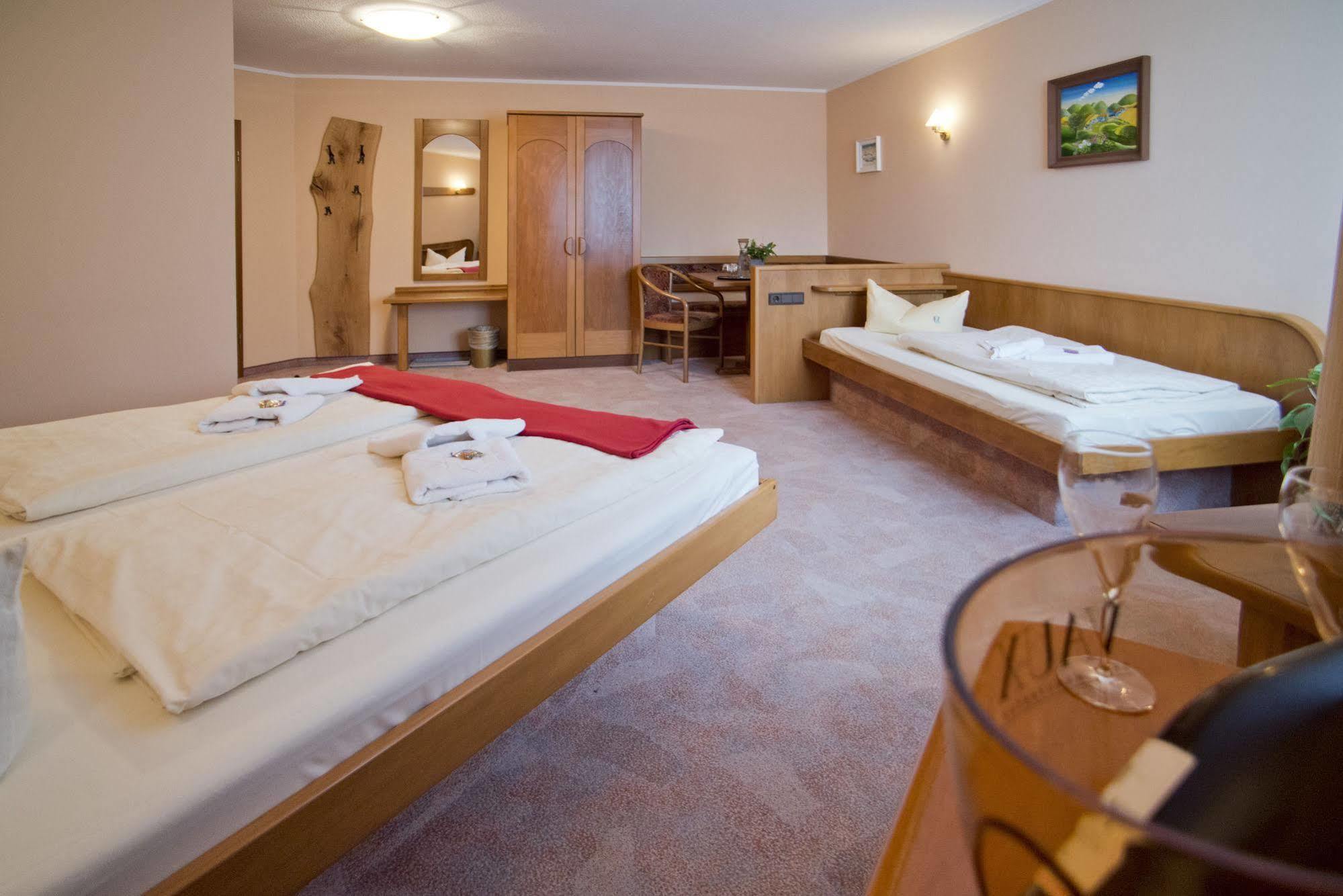 Rennsteighotel Herrnberger Hof Neuhaus am Rennweg Esterno foto